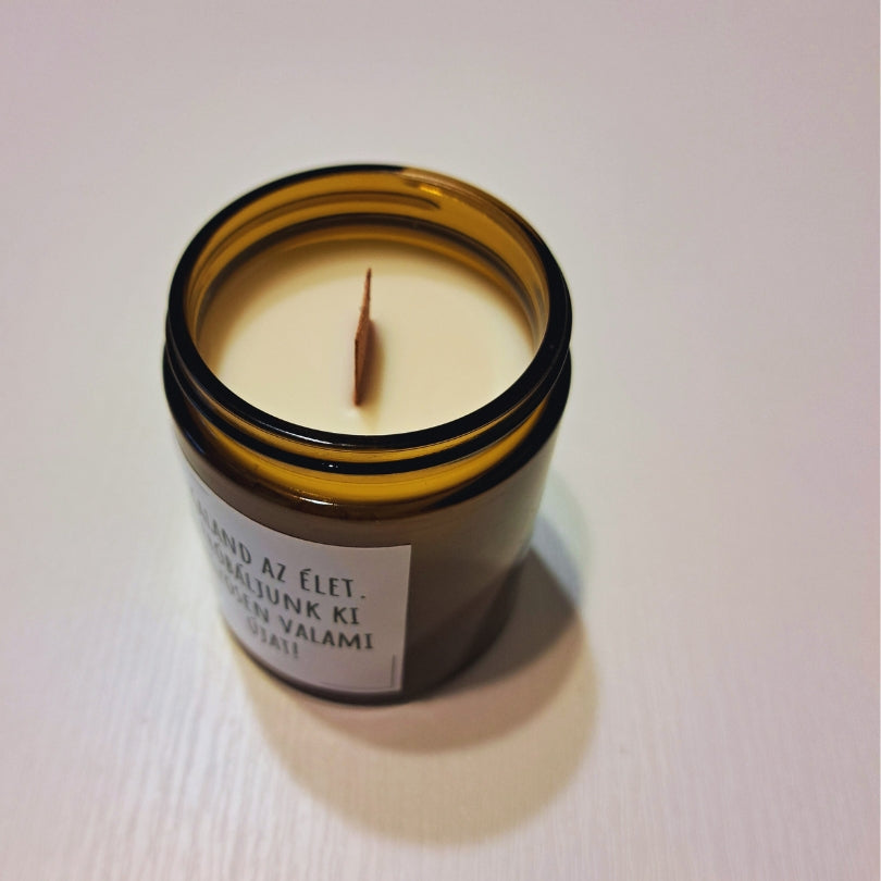 Spersonalizowana świeca w brązowym słoiku z drewnianym knotem (duża)