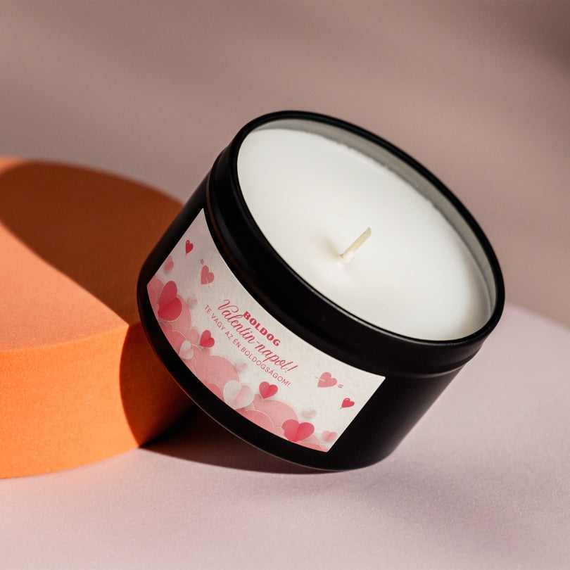 Personalizovaná svíčka na Valentýna v černé kovové dóze
