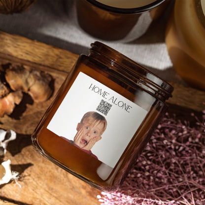 „Melodyjna“ świeca świąteczna - Home Alone (Rockin’ Around the Christmas Tree)
